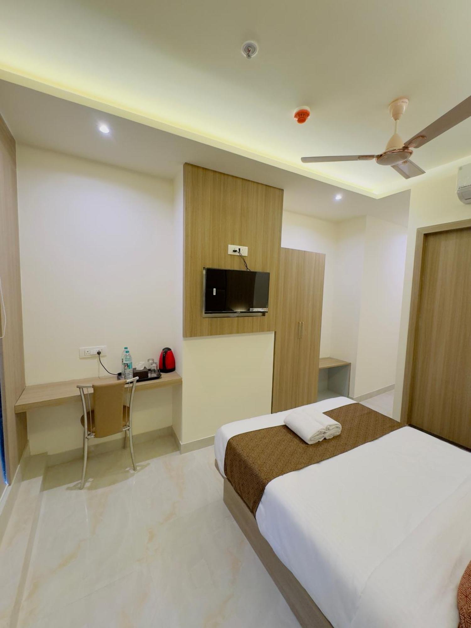 Hotel Bellamont Mumbai Exterior photo