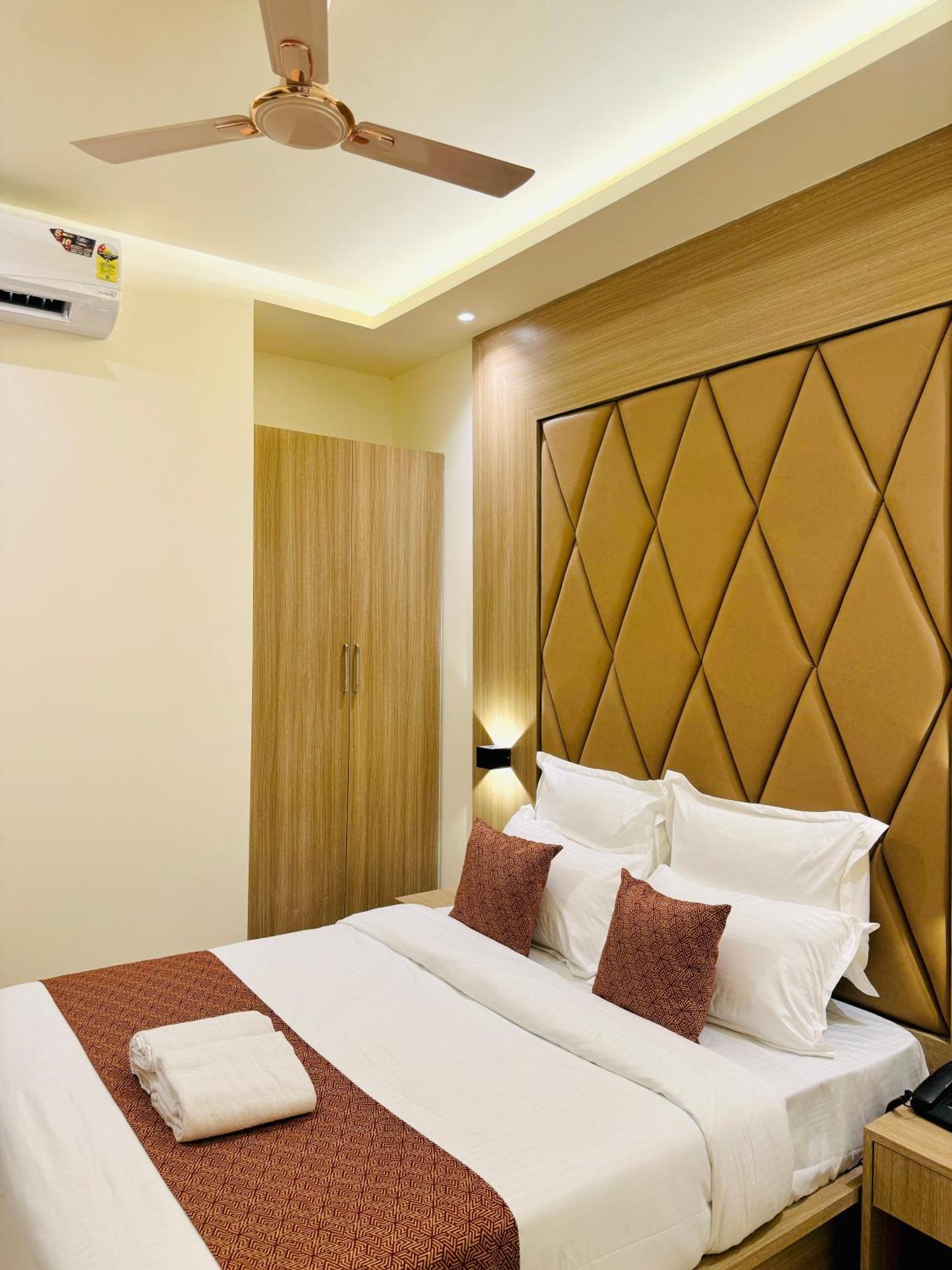 Hotel Bellamont Mumbai Exterior photo