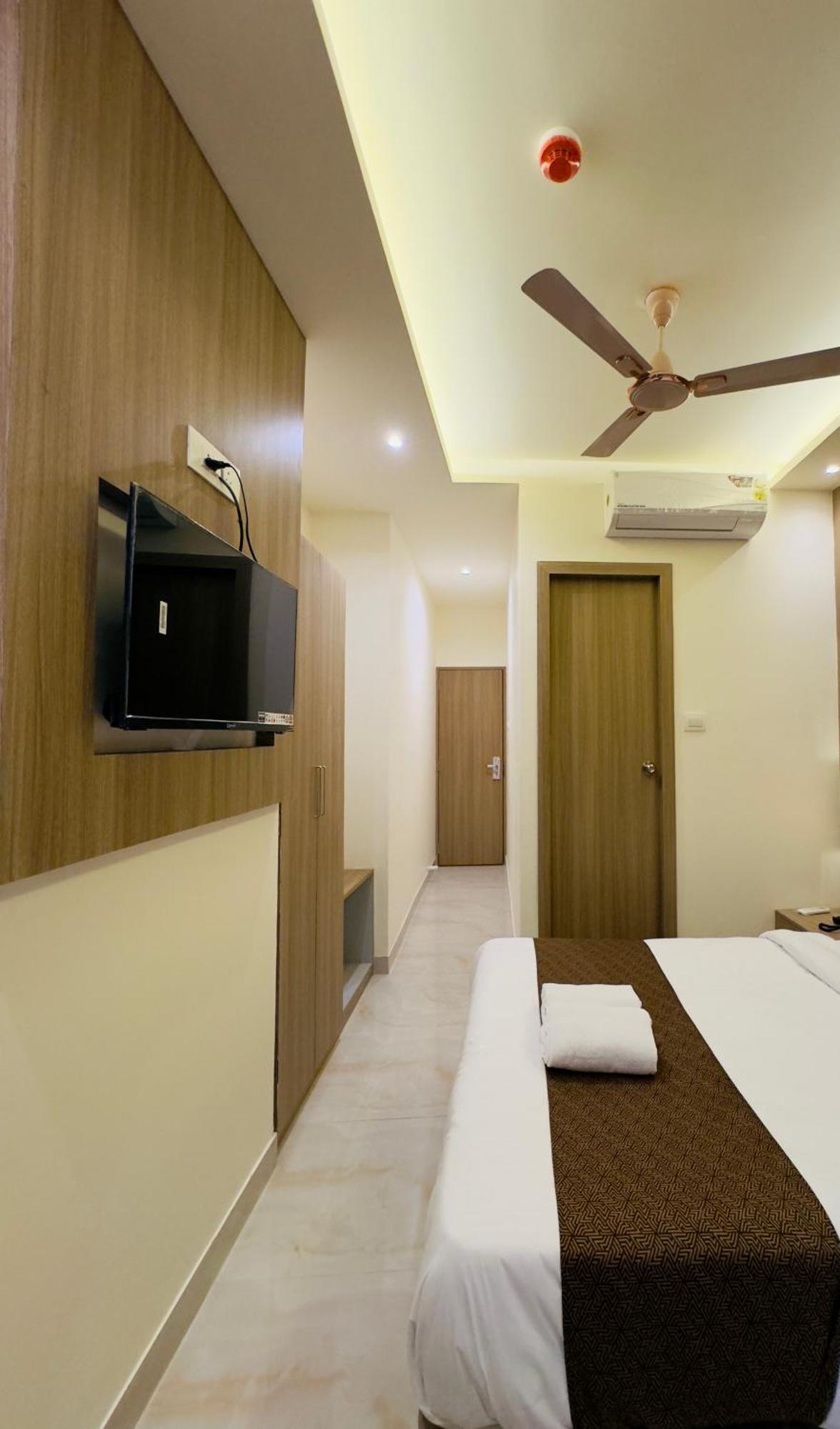 Hotel Bellamont Mumbai Exterior photo